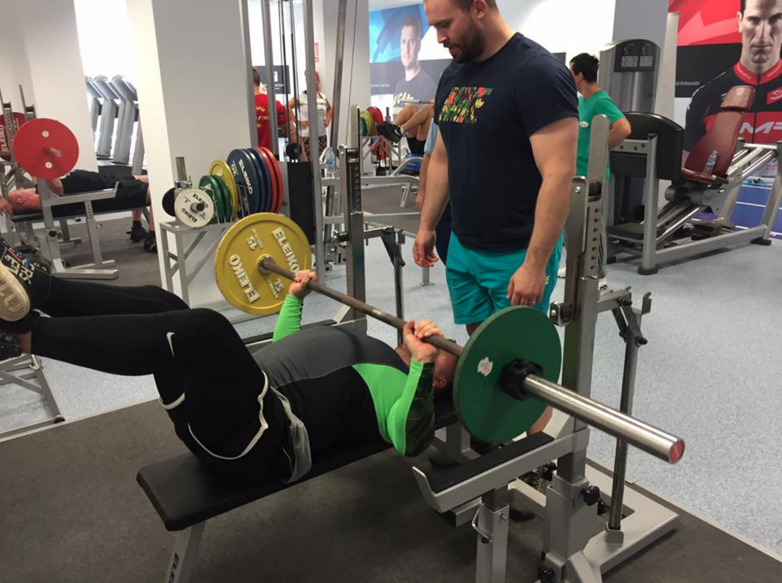 Unevenly loaded bench pressing as a warm up to increase stability and activation is the real deal